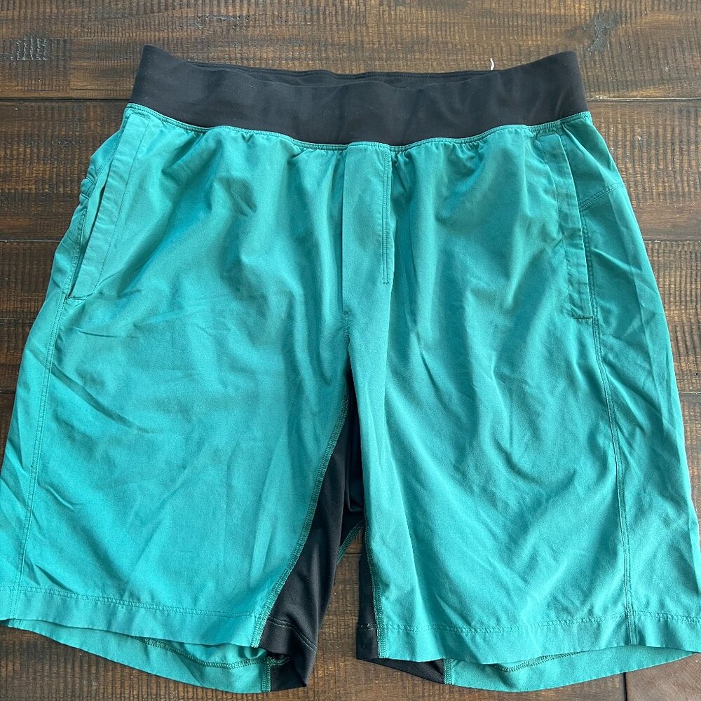 Lululemon Shorts Teal & Black L